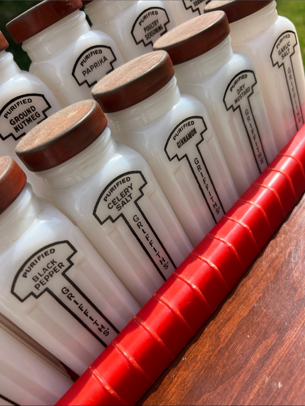 Vtg MCM Atomic Griffith's 12 Piece Milk Glass Spice Jar Set Red Rack Red Lid - Picture 7 of 15